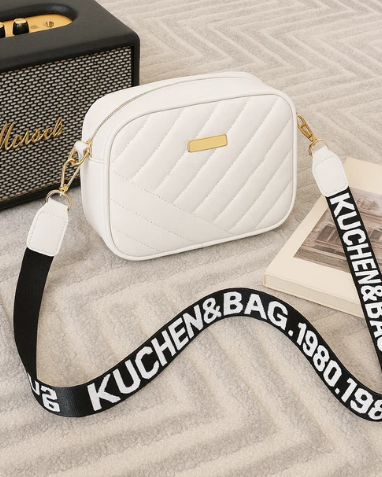 High-Quality Quilted Crossbody Bag β Stylish & Versatile