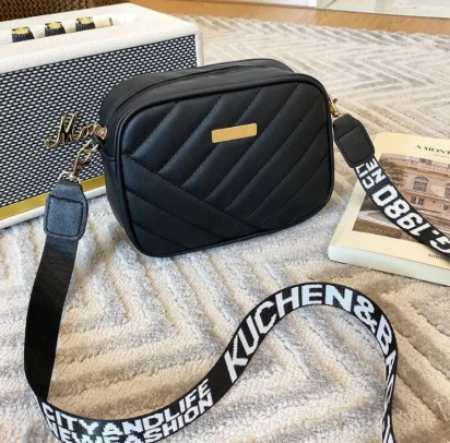 High-Quality Quilted Crossbody Bag – Stylish & Versatile